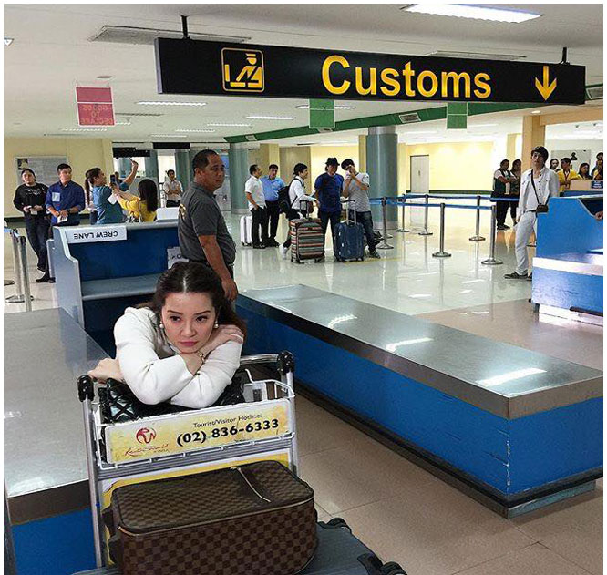 Netizens react on this photo of Kris Aquino after the Bureau of Customs announced stricter rules on balikbayan box inspection Photo taken from Kris' FB Fan Page